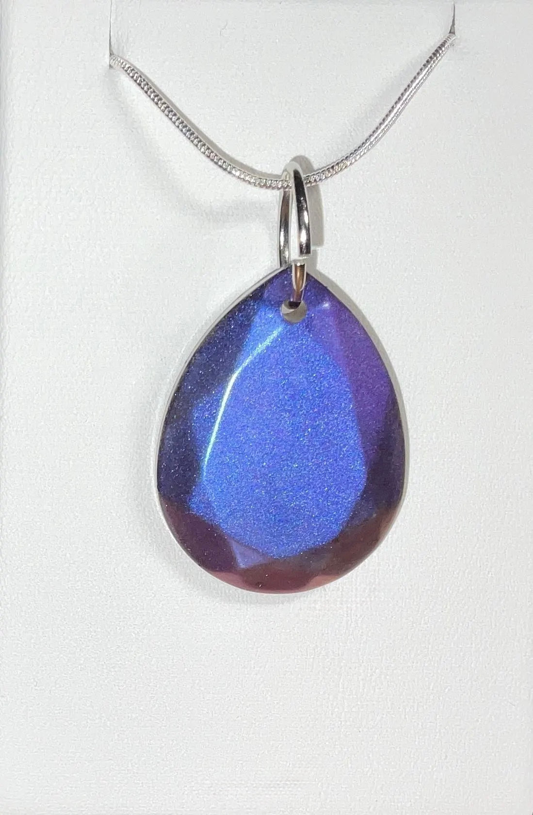 Farbwechsel-Halskette - Tropfenform Lila/Rosa/Blau