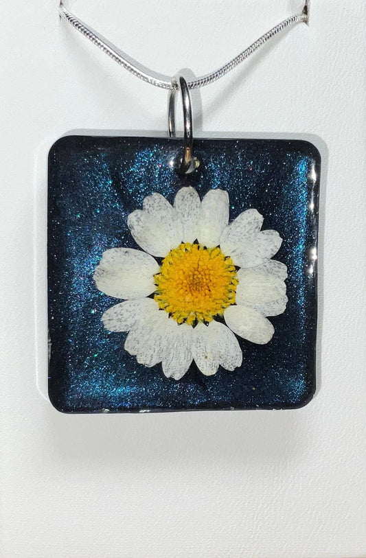 White Daisy Flower Necklace