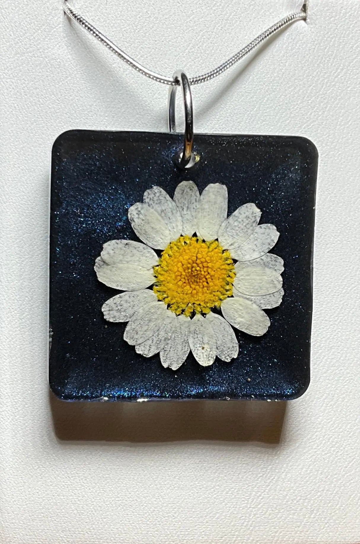 White Daisy Flower Necklace