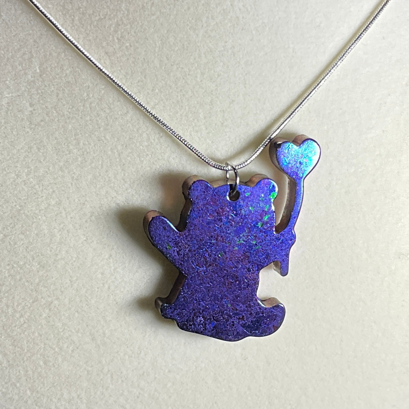 Color-Shift Teddy Bear with Baloon Necklace