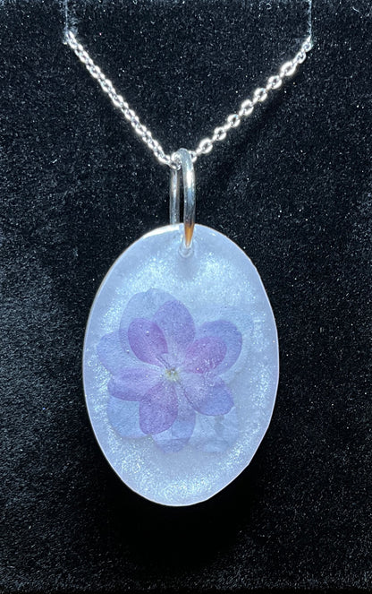 Pale Purple Flower Shimmery Necklace