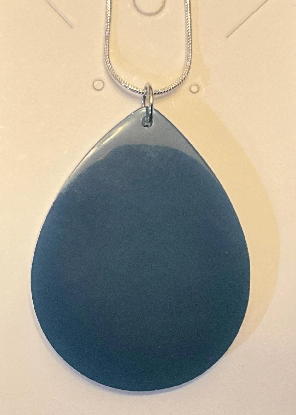 Color Changing Large Teardrop Necklace - Green/Lime