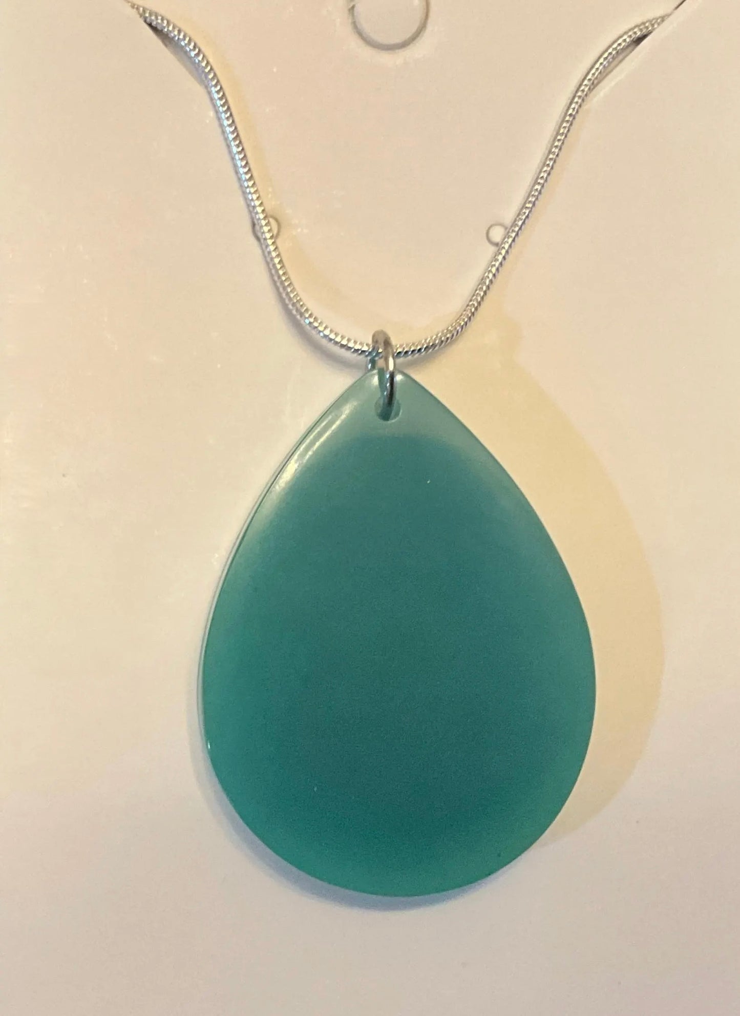 Color Changing Teardrop Necklace - Green/Lime