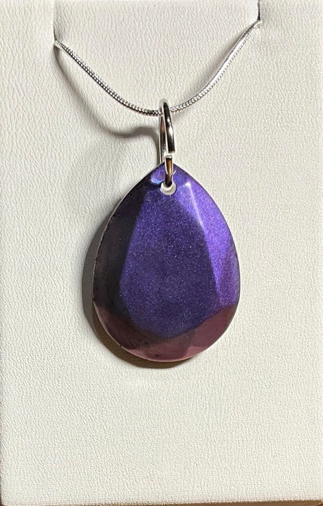 Color-Shift Necklace - Teardrop Purple/Pink/Blue