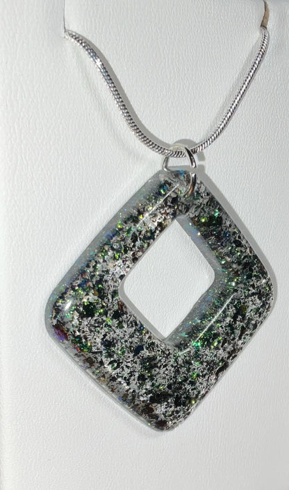 Diamond Shapped Color-Shift Necklace