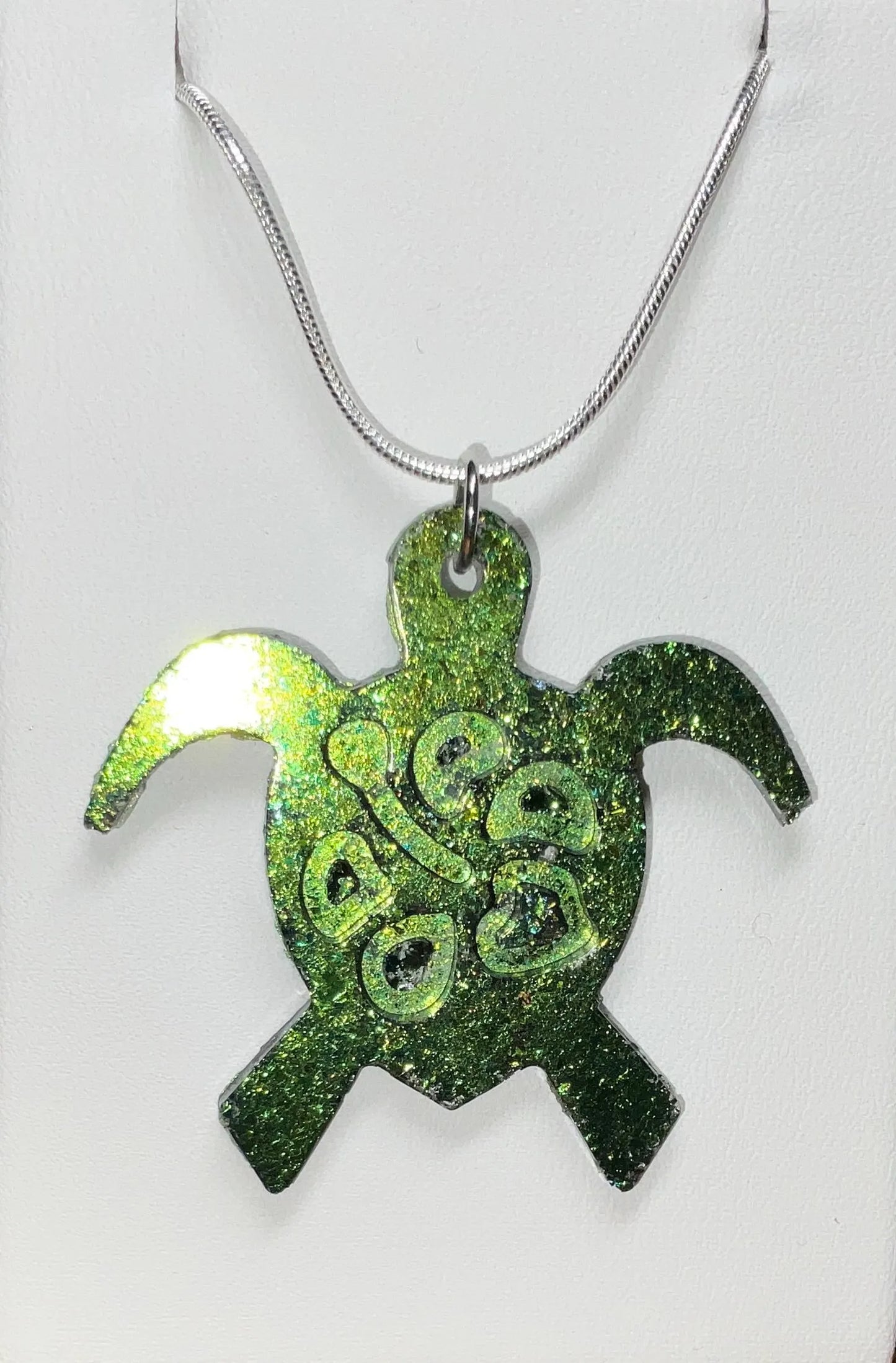 Color-Shift Turtle Necklace