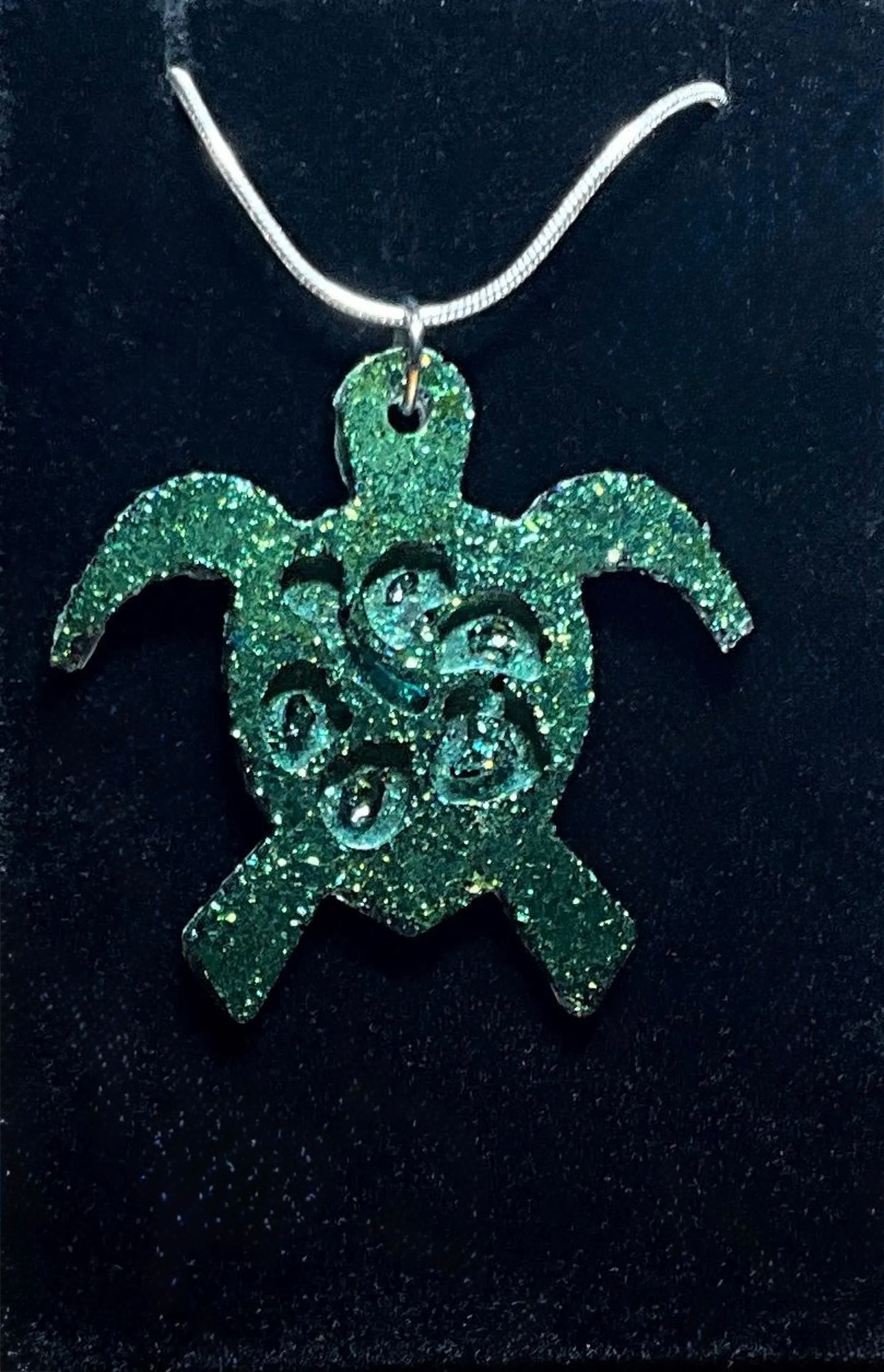 Color-Shift Turtle Necklace