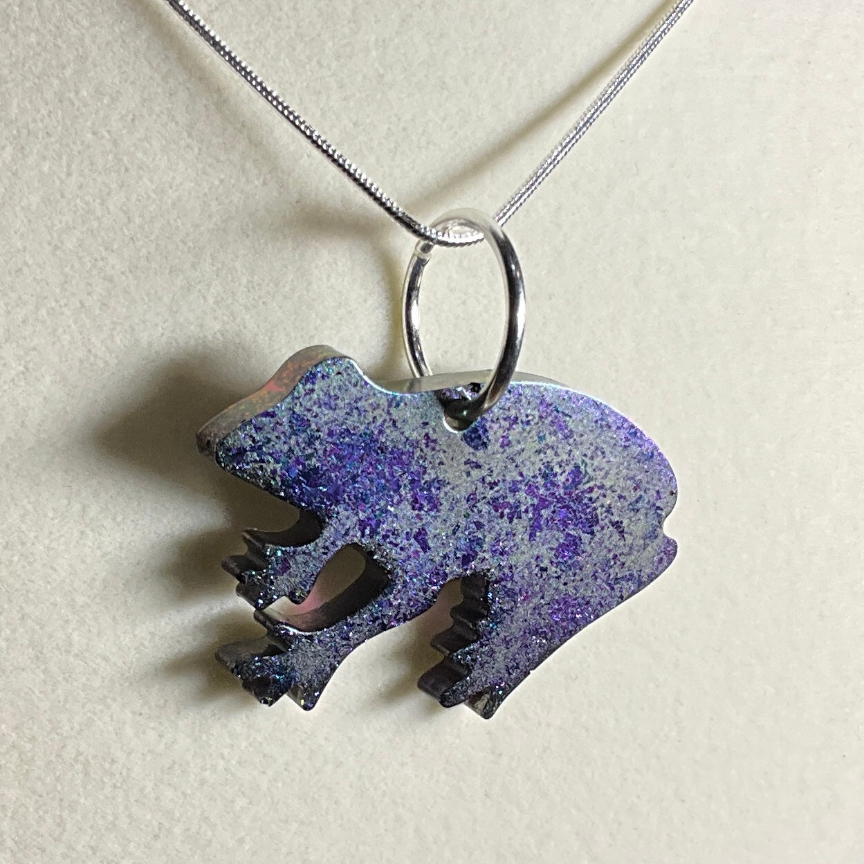 Color-Shift Frog Necklace