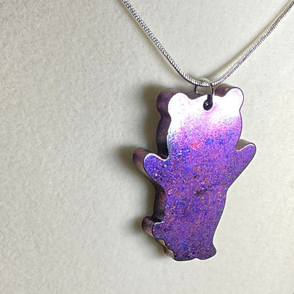 Color-Shift Hug Bear Necklace